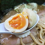 大勝軒ROSSO - 味玉の中身