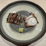 鮨 にし岡 - 海水で炊いたタコ（神奈川・佐島）とタカベ