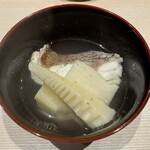 鮨 にし岡 - 真鯛（愛媛）　白子筍（神奈川）　鯛のコンソメ　◎