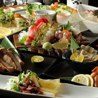日本全国から旬食材を仕入れた創作和食＊貸切り宴会も可能です。