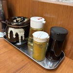 肉野菜炒めベジ郎 - 卓上の