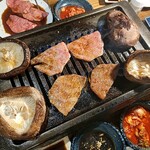 焼肉ぎゅう縁 東味鋺店 - ジャンボしいたけと生カルビ