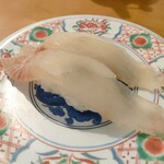 廻鮮寿司 塩釜港 - 天然活ヒラメ