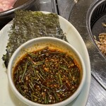 맛찬들 왕소금구이 - 海苔とタレ　このタレが癖になります