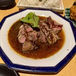 創作居酒屋 隠味 - 極上ラムのステーキ　辛くないシャリピンソース