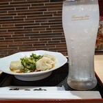 満天家 - 【ネギニラダレ水餃子】４８０円と【レモンサワー】４００と