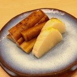 おかめ寿司 - 新牛蒡の醤油漬けと黄柚子の香りを効かせたべったら漬け