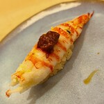 おかめ寿司 - 車海老の黄身酢朧。今では他店でも見かけますが、奈可久の鈴木親方が元祖です。トッピングは海老味噌\(//∇//)\