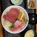 まぐろの山正 - 三色丼（1350円）