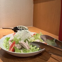 UMAMI日本酒弐番館 - 蒸し鶏のサラダ