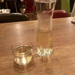 羽村バル haruka - ハウスワイン　カラフェで¥1500-