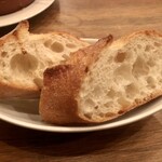 羽村バル haruka - 当然、バケットをオーダー　¥200-