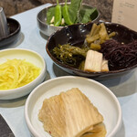 맛찬들 왕소금구이 - 先ずはおかずセットが到着