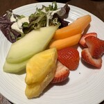 100 Sails Restaurant & Bar - 