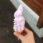 ブルーシールアイスクリーム - 紅いもソフトクリーム　300円