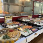 トクゾウ - カツや唐揚げなんかも売ってます