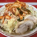 ラーメン二郎 - ラーメン（990円）＋味うずら（120円）＋SUPERキムチ（150円）、ニンニクコール