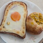 シェ・リュイ - 料理写真:エッグマヨトースト（280円）
マイース（マヨコーンパン）（186円）