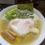 自家製麺 らぁ麺はち - チャーシューは豚ロースと鶏むねの2種