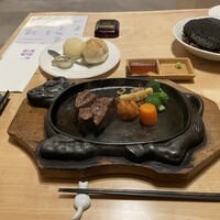 しゃぶしゃぶ・ステーキ桂 - メインのステーキ
