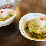 胡々里庵 - 左が胡々里膳の『揚げ出しそばがき』と右が単品の『揚げだしそばがき』