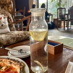 ノイカフェ - お冷や