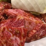 とろけるカルビ拡大