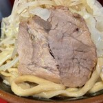 ラーメン二郎 - 『豚1枚ラーメン ニンニクヤサイ』の豚1枚