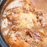 とん汁うどん だっぺ - チャーシューを揚げたものが入っています