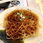 好到底麺家 - これが蝦子撈麺。茹で上げた全蛋麵の湯切りをしたところに蝦の子を　#BCMKR！