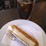 ベルグフェルド - ケーキセット（モカエクレアとアイスコーヒー）