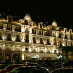 Hôtel de Paris Monte-Carlo - 夜はライトアップされて、ゴージャスです