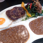 あむりたの庭、そして音楽 - 石垣牛ハンバーグカレー