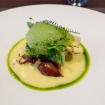 レストラン ラ・フロレゾン・ドゥ・タケウチ - LE POISSON DU JOUR
                                
                                師崎産天然鯛のア・ラ・プランチャ季節の山菜とふきのとうのコンディメントブールブランソースで