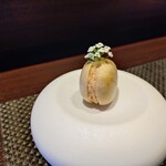 レストラン ラ・フロレゾン・ドゥ・タケウチ - LE SAUMON
      
      静岡県産紅富士サーモンのデタリネゾンラ・フロレゾン プランタニエール風