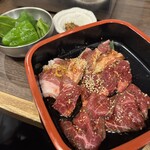 神戸牛焼肉と冷やしピーマン 金肉屋 - 