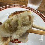 亀戸餃子 本店 - 中はトロトロな野菜餡
