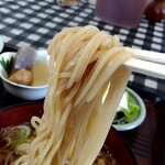 そば処 久楽 - 麺リフト⤴　細麺日本蕎麦に出汁が絡んで旨しლ(´ڡ`ლ)