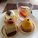 ラヴィマーナ アネックス パチャ - 盛り合わせ♡ 白桃のコンポート ベルベーヌミントのジュレ他