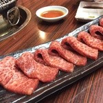 炭火焼 七厘 - 肉汁ジュースたっぷりの「ザブトン」