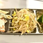 ホルモン みや美 - マカロニサラダ、モヤシナムル、キュウリと搾菜のジュレ和え