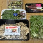 けやぐの店 - タラの芽 205円　ぼんな 194円　マイタケ 162円　みょうが 119円　花わさび 270円