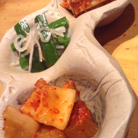 吟味屋 天満店 - キムチ盛り合わせ