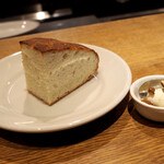 スガハラ - パン & マスカルポーネチーズ + 胡桃 + 蜂蜜