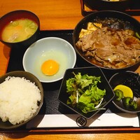 肉鮮問屋 佐々木 - すきやき定食