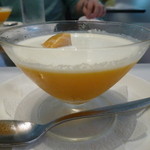 四川飯店 - マンゴープリン断面