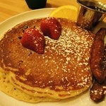 Cafe Kaila - キッズメニューのパンケーキ。これキッズ？っていうくらいおおきい。