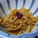 居酒屋いわい - お通しはエノキ