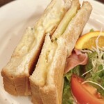 Café Mercado ミサキ - モーニングDのホットサンド(ポテト)、アップ！