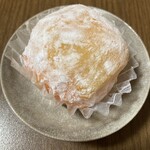 幸進堂 - 料理写真:丸ごと みかん大福   180円なり
